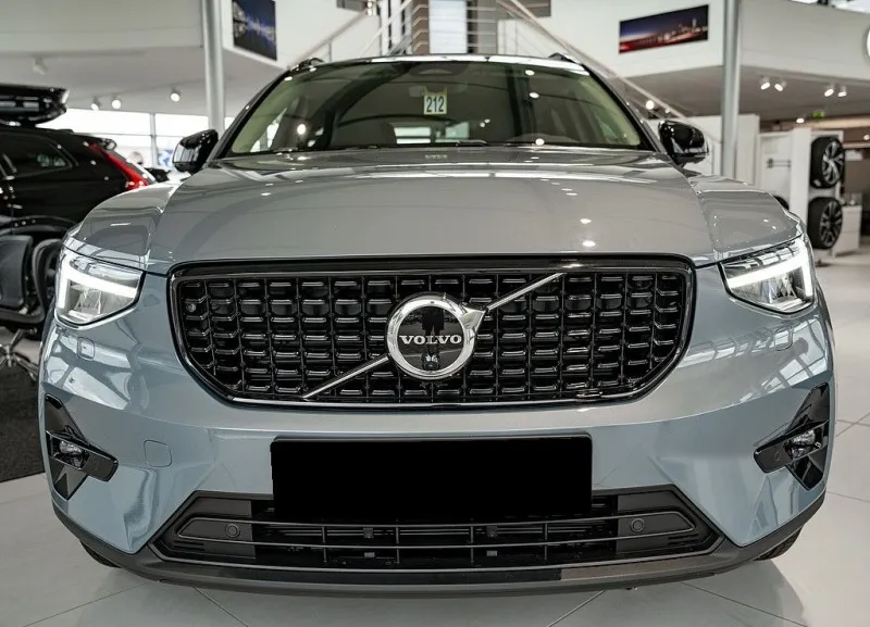 Volvo XC40 B4 =Ultimate Dark= Panorama/Distronic Гаранция Image 2