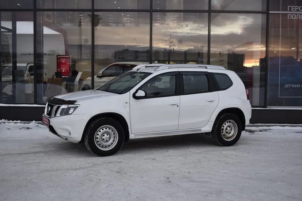 Nissan Terrano Image 1